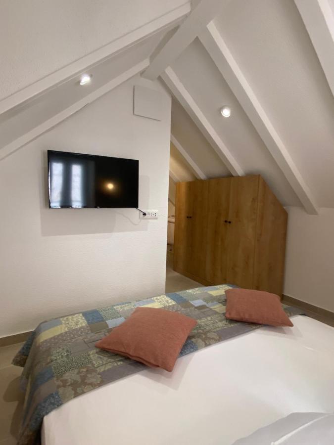 House Malena - Rooms Vis Ngoại thất bức ảnh